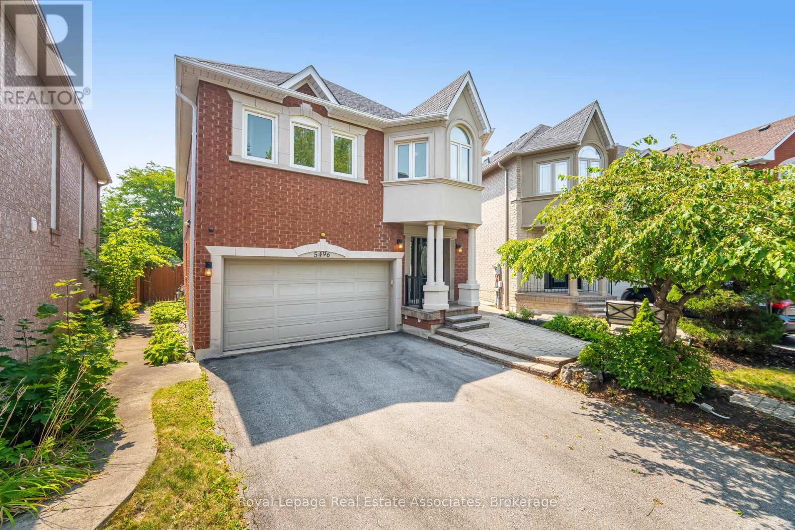 Photo 3 of 5496 Windy Hill Court, Mississauga ON