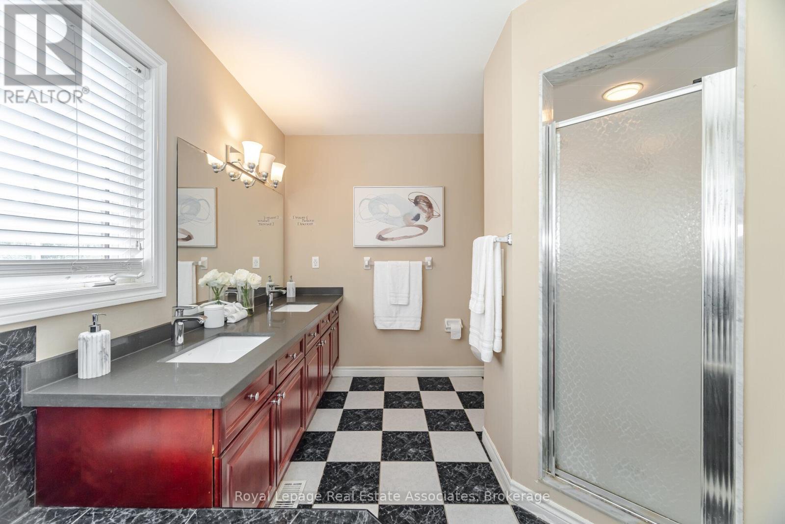 Photo 32 of 5496 Windy Hill Court, Mississauga ON