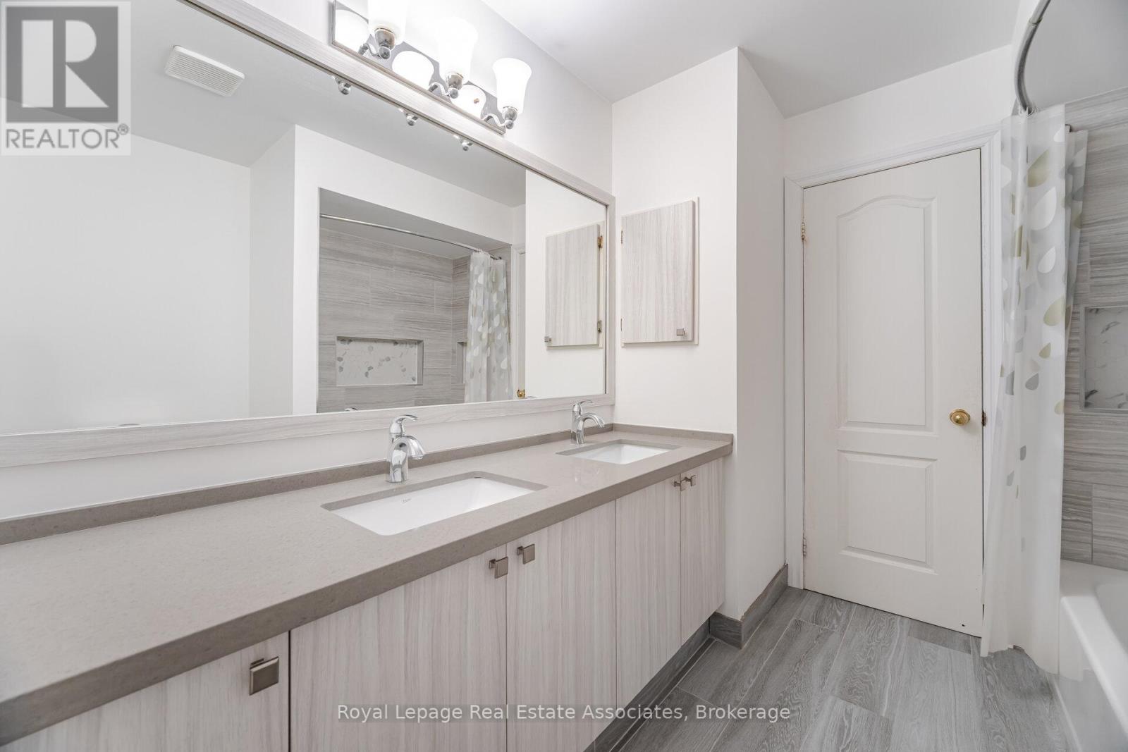 Photo 36 of 5496 Windy Hill Court, Mississauga ON