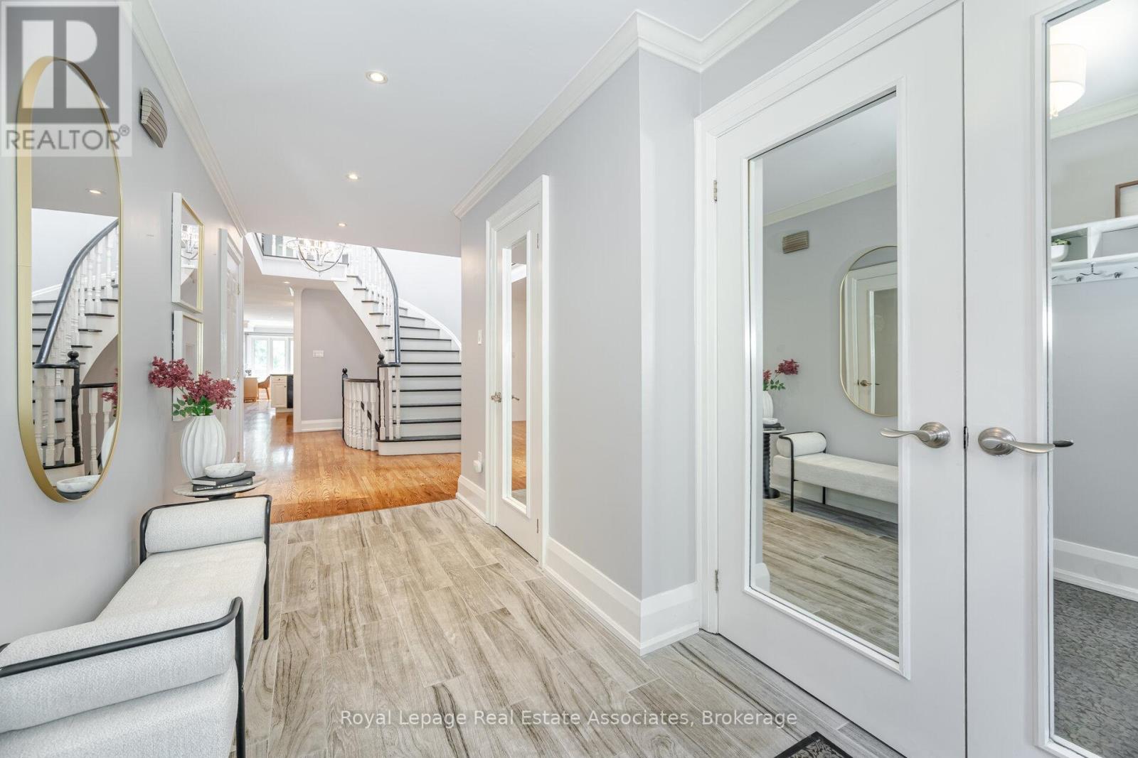 Photo 5 of 5496 Windy Hill Court, Mississauga ON