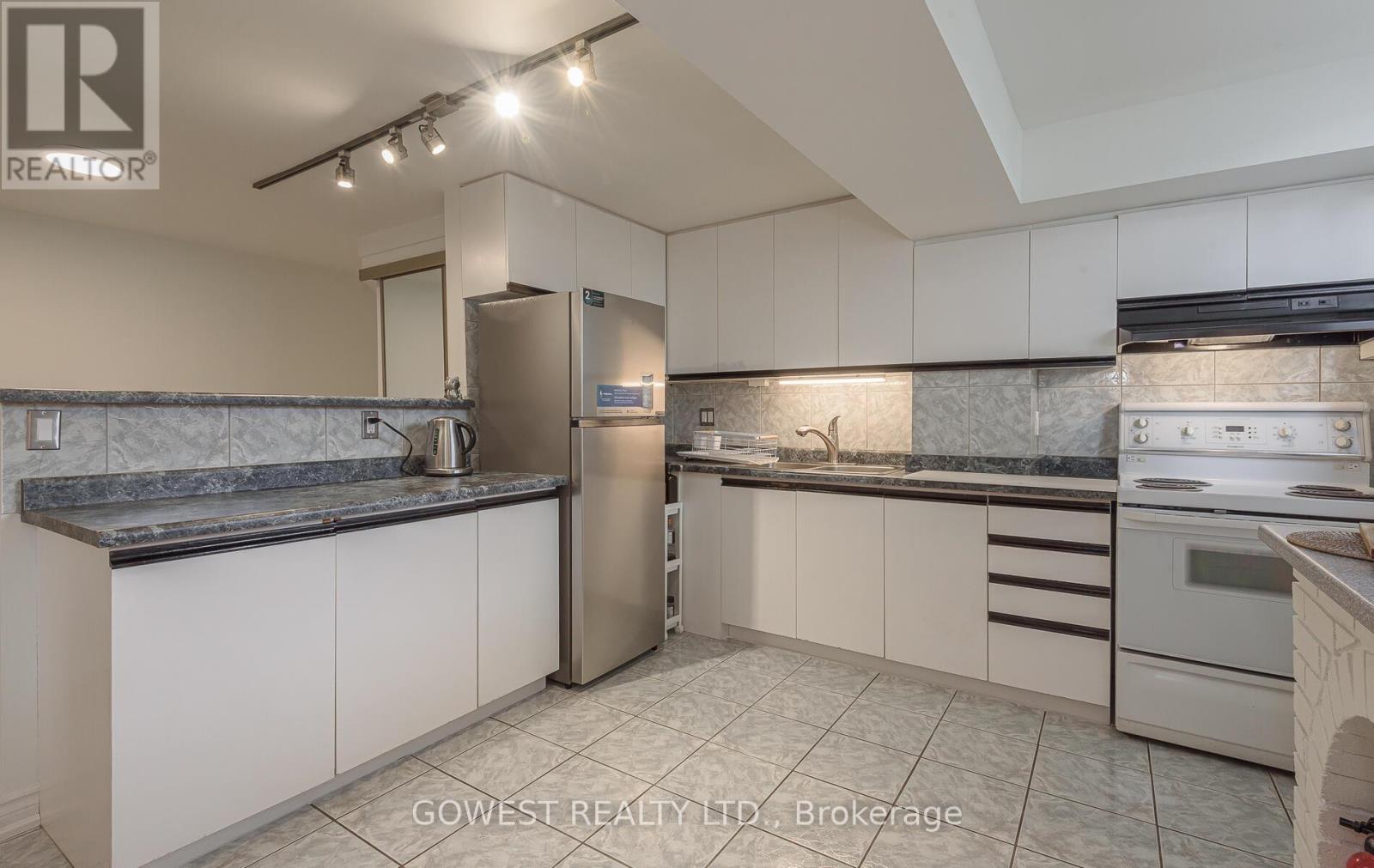 Photo 15 of Bsmt 3 Pottery Crescent, Brampton ON