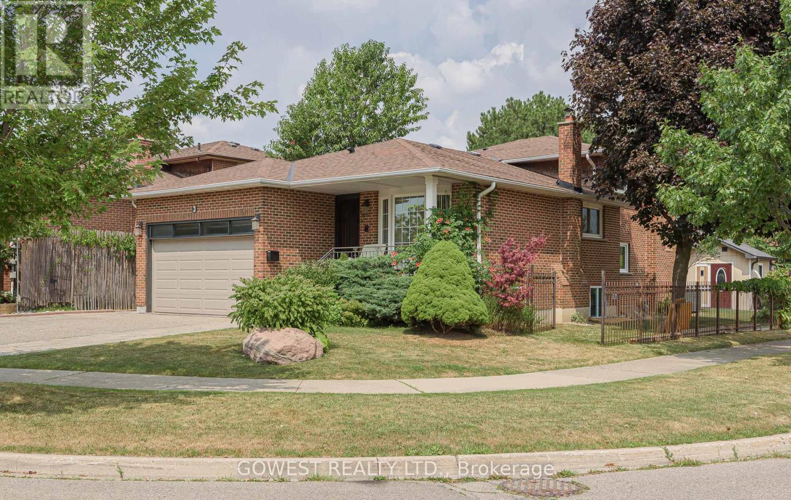 Photo 2 of Bsmt 3 Pottery Crescent, Brampton ON