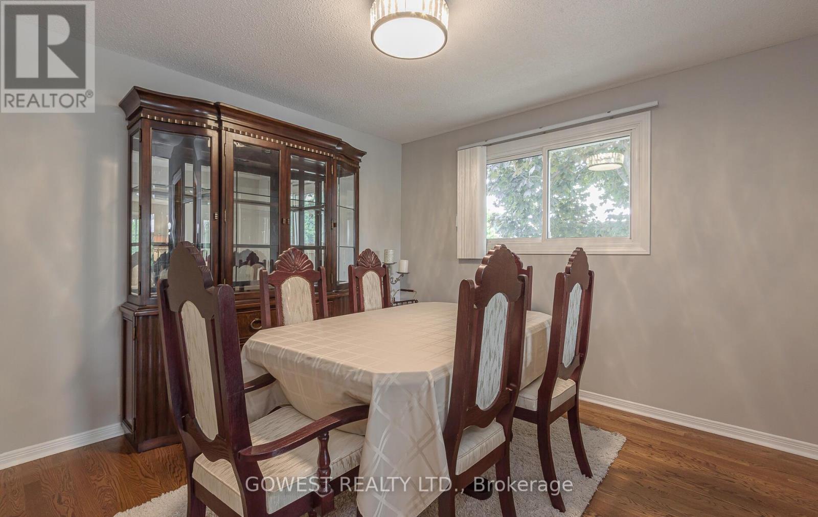 Photo 13 of Main 3 Pottery Crescent, Brampton ON