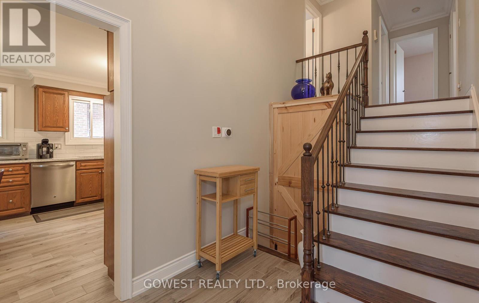 Photo 15 of Main 3 Pottery Crescent, Brampton ON