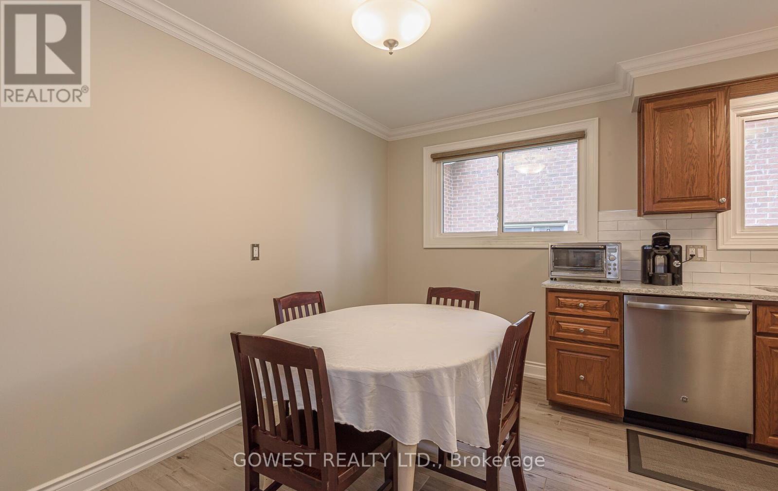 Photo 16 of Main 3 Pottery Crescent, Brampton ON
