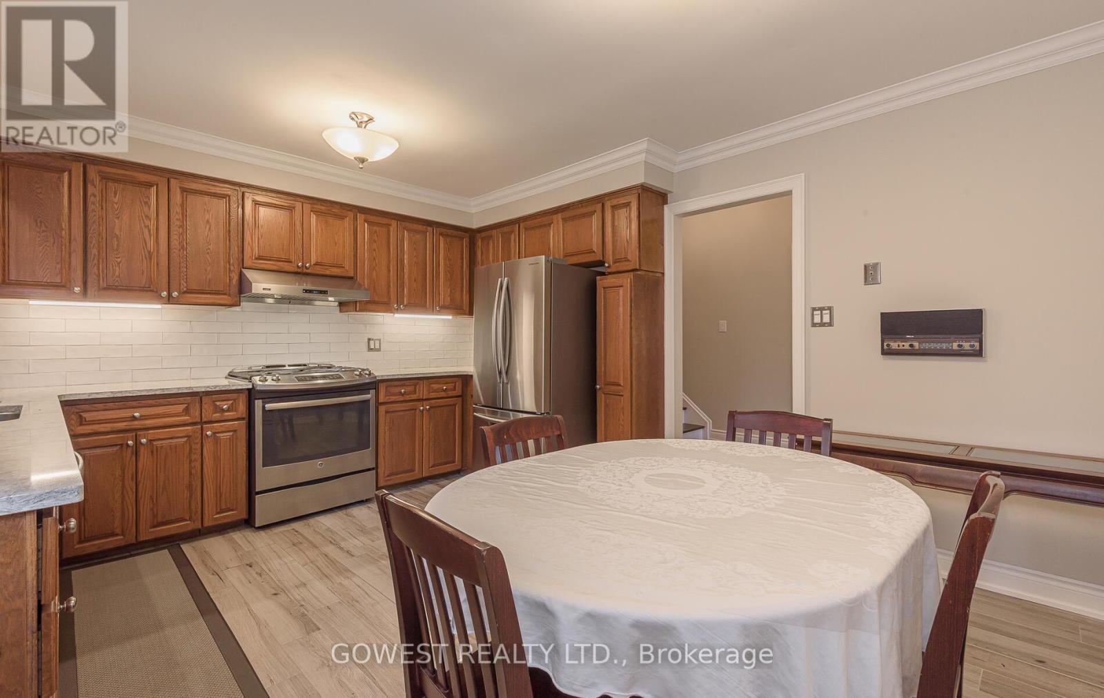Photo 17 of Main 3 Pottery Crescent, Brampton ON