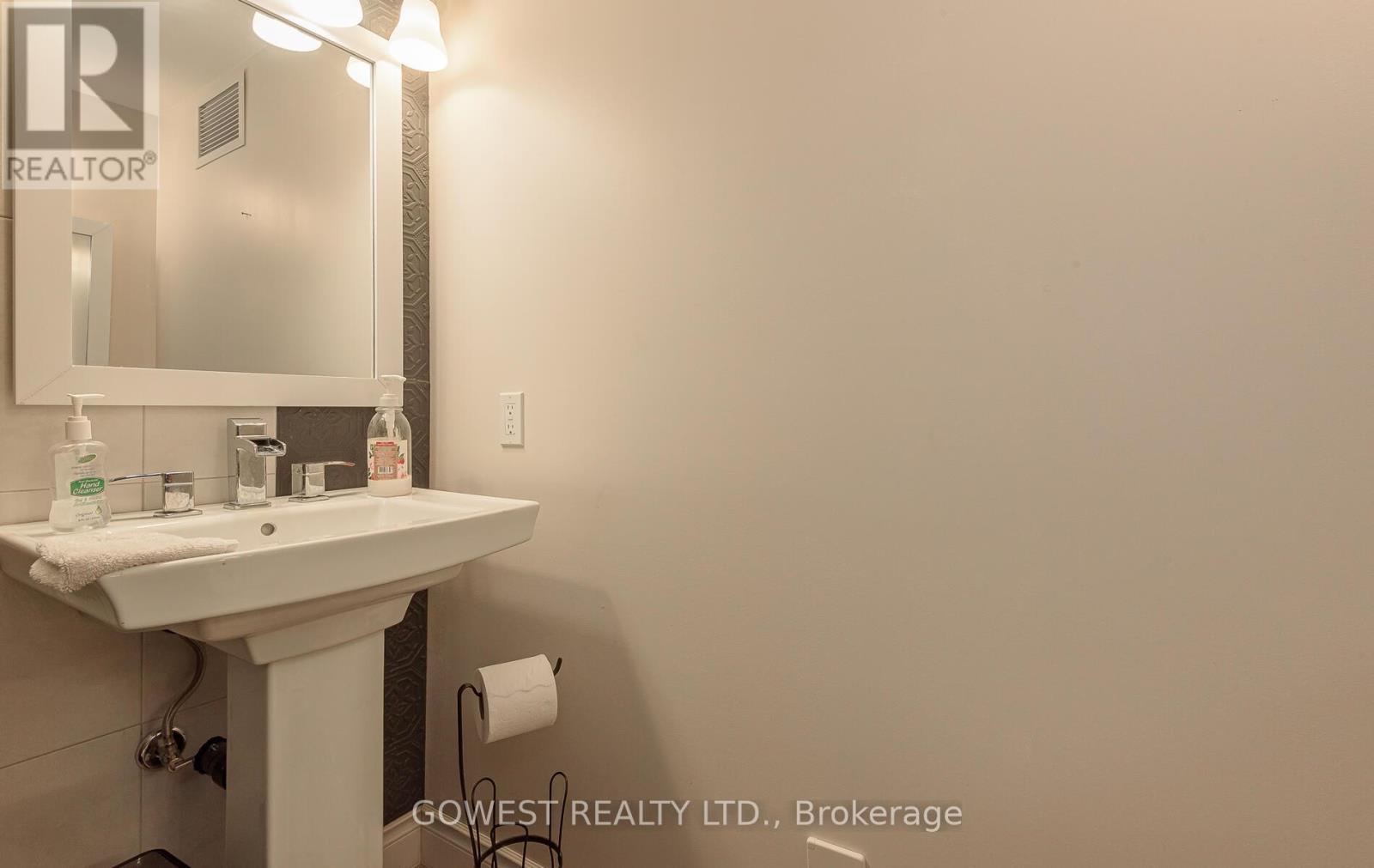 Photo 21 of Main 3 Pottery Crescent, Brampton ON