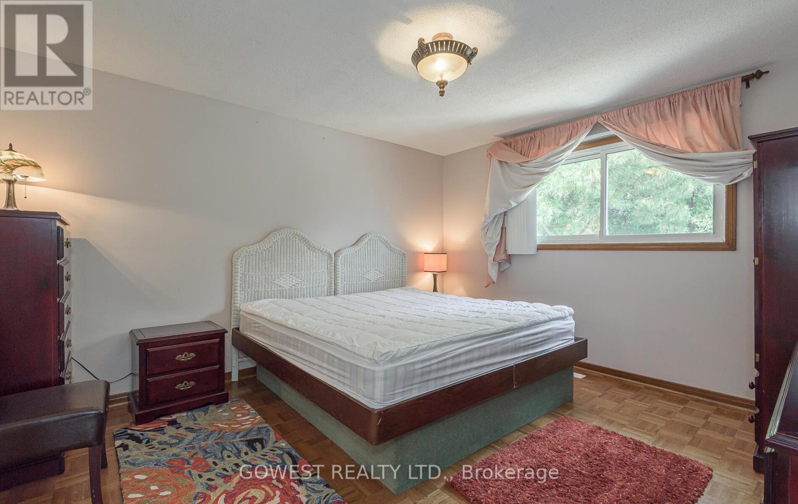Photo 23 of Main 3 Pottery Crescent, Brampton ON