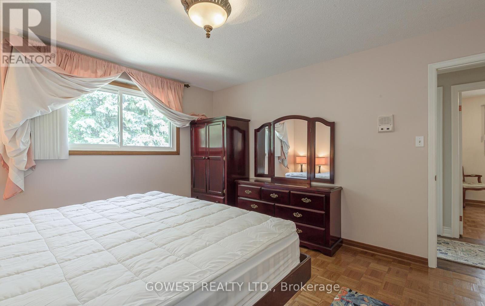 Photo 24 of Main 3 Pottery Crescent, Brampton ON