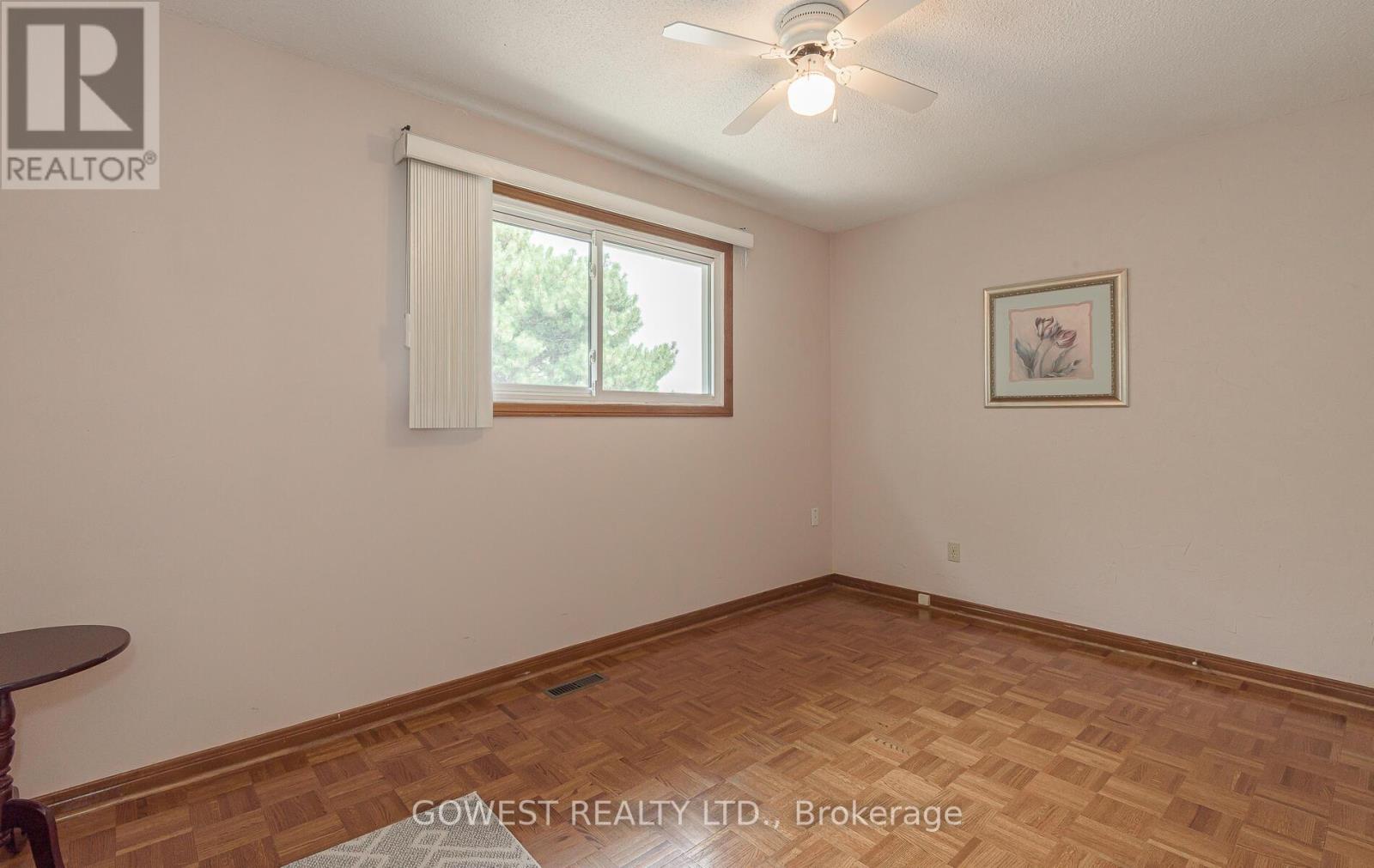 Photo 28 of Main 3 Pottery Crescent, Brampton ON