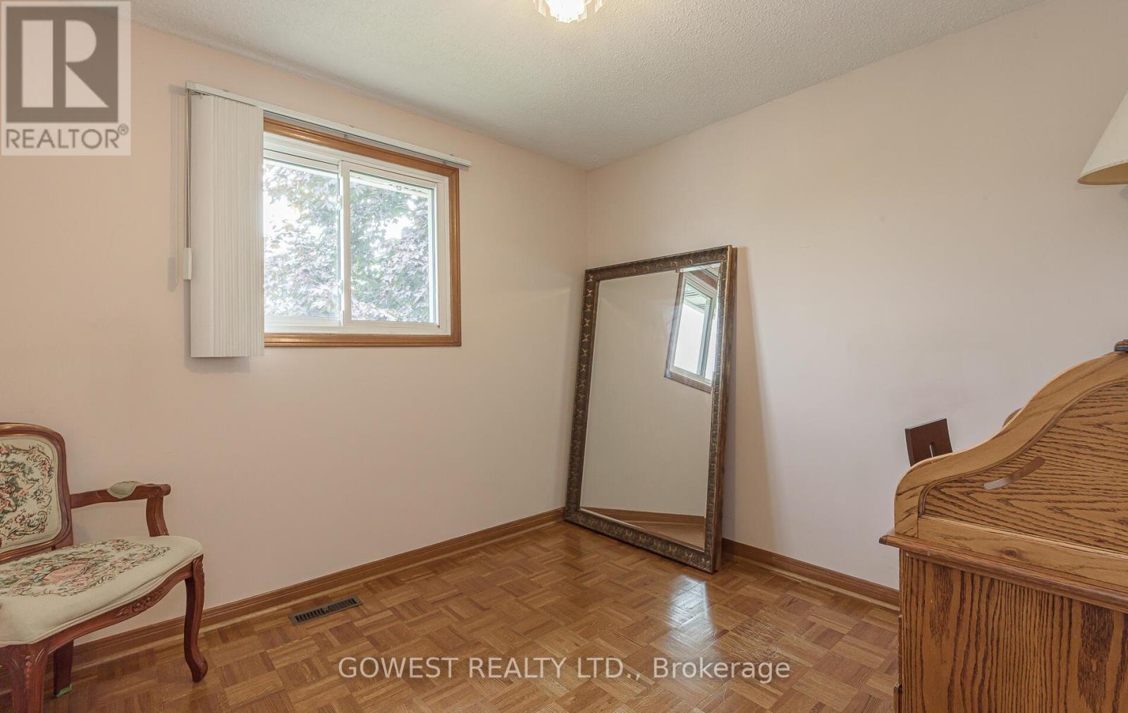 Photo 30 of Main 3 Pottery Crescent, Brampton ON