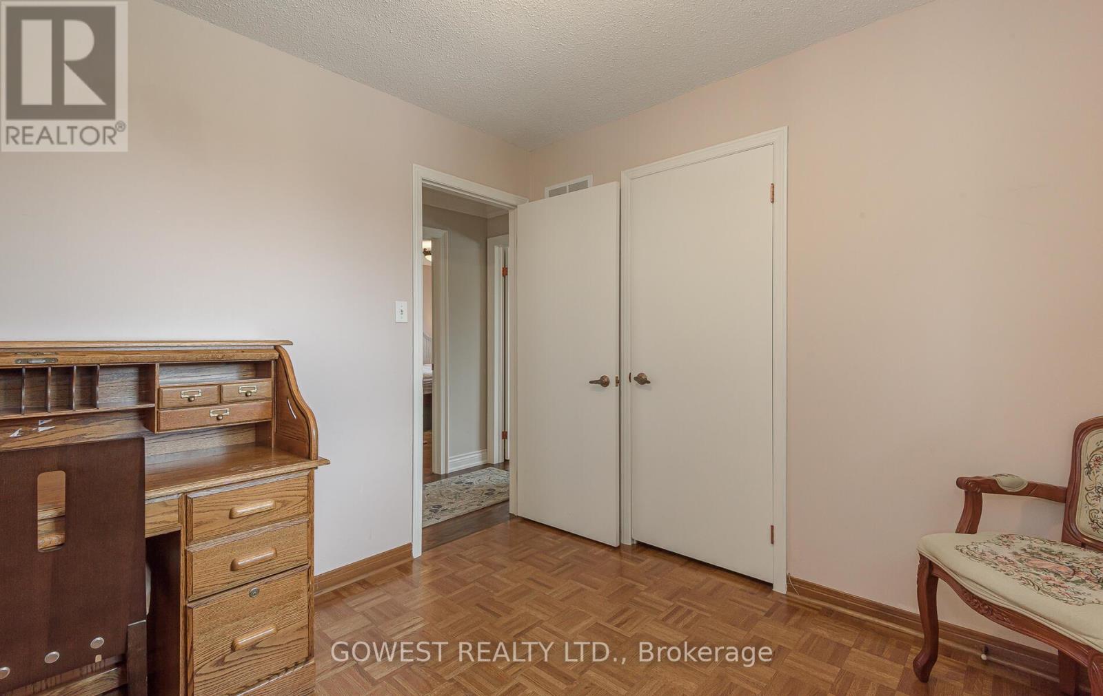 Photo 31 of Main 3 Pottery Crescent, Brampton ON