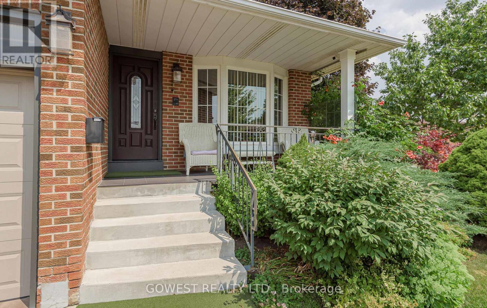 Photo 4 of Main 3 Pottery Crescent, Brampton ON