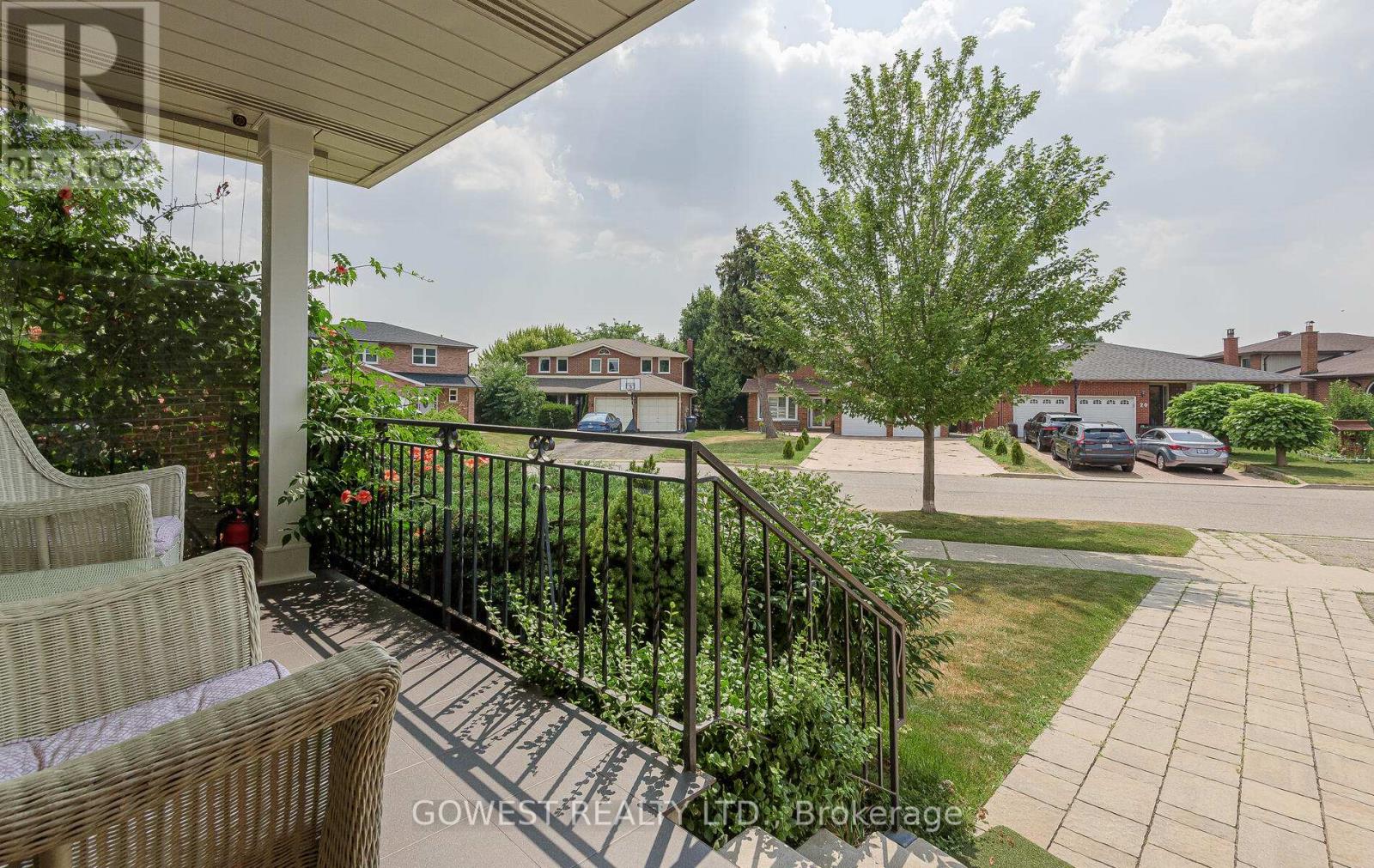 Photo 5 of Main 3 Pottery Crescent, Brampton ON
