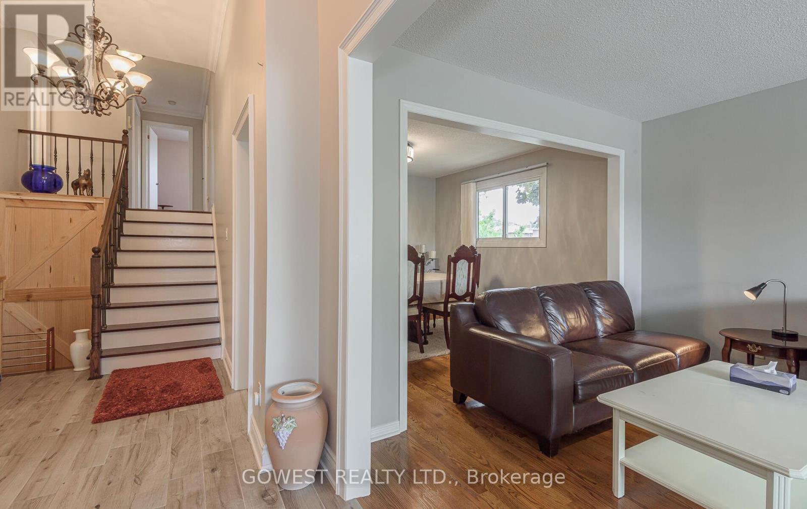 Photo 8 of Main 3 Pottery Crescent, Brampton ON