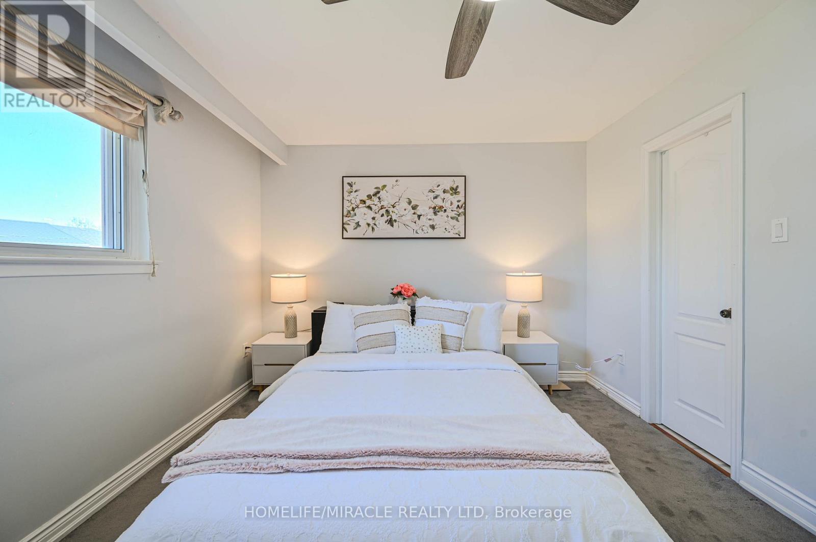 Photo 23 of 3273 Strabane Drive, Mississauga ON