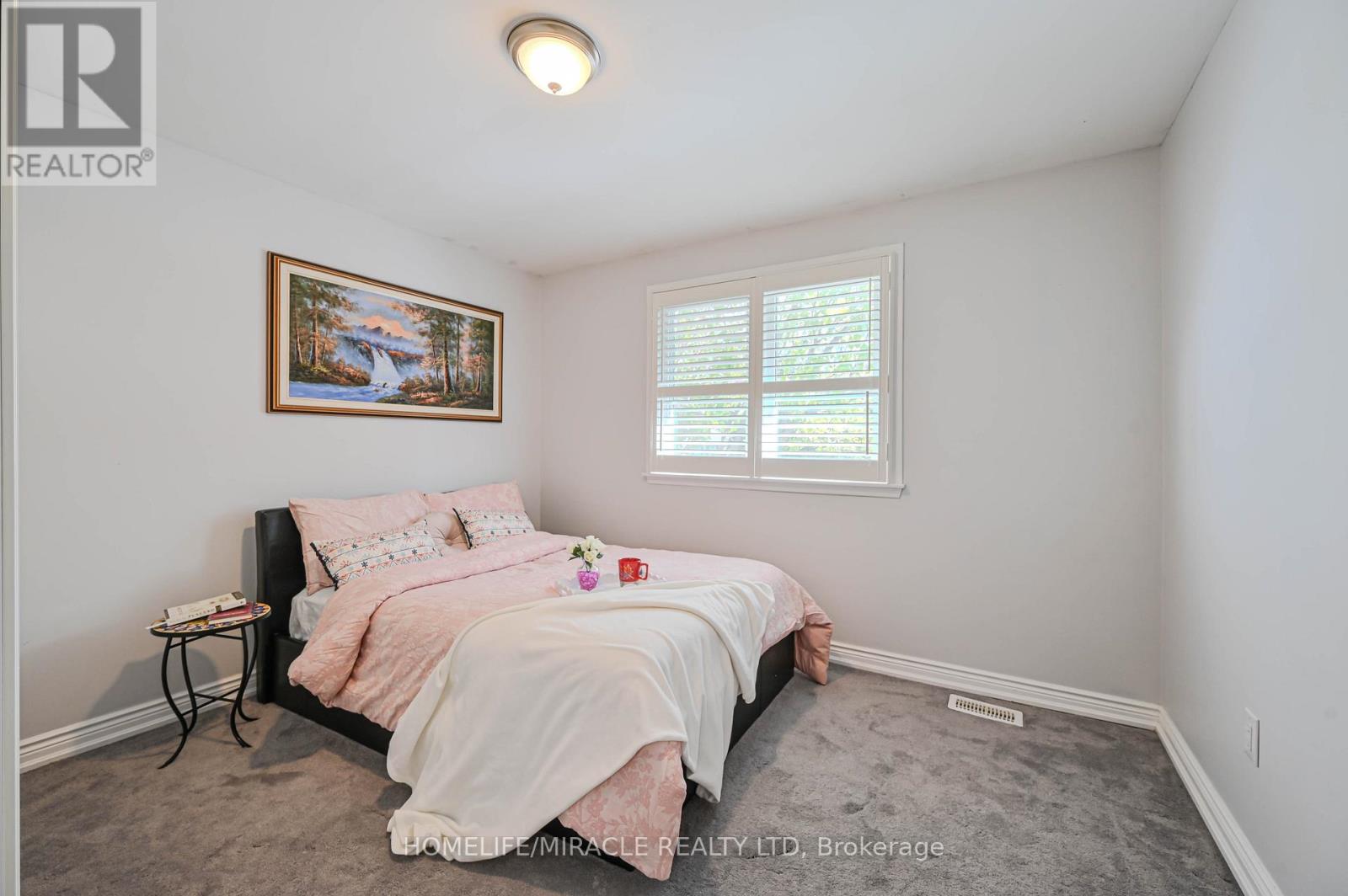 Photo 27 of 3273 Strabane Drive, Mississauga ON