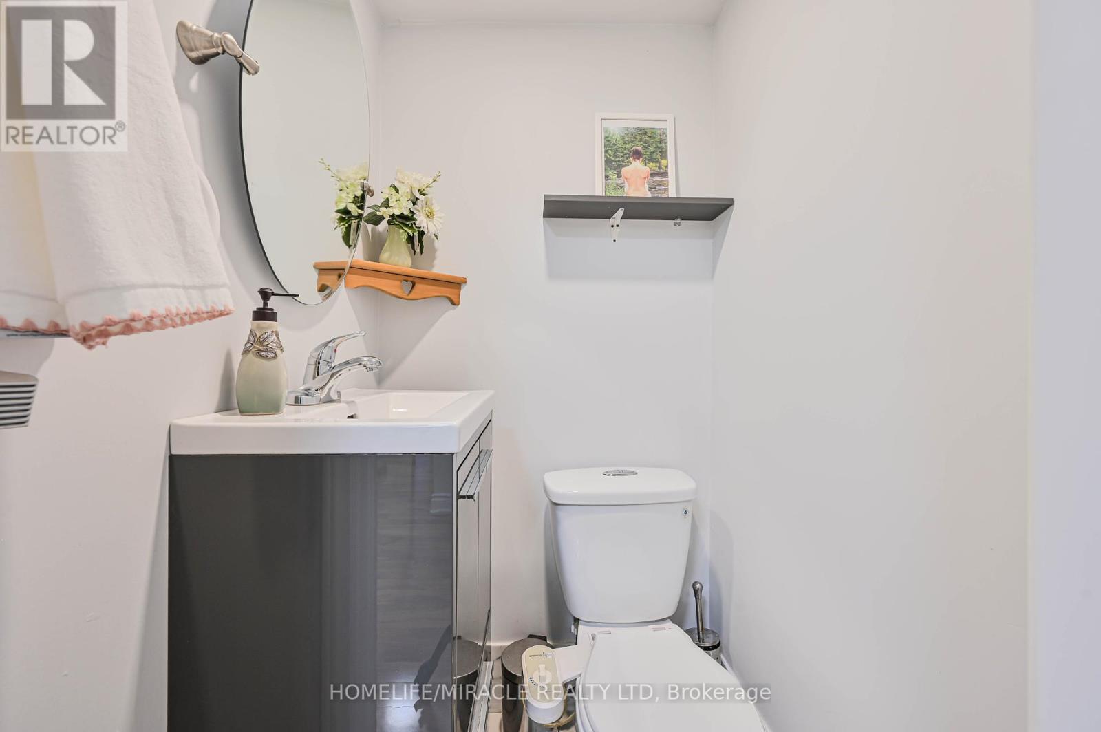 Photo 31 of 3273 Strabane Drive, Mississauga ON