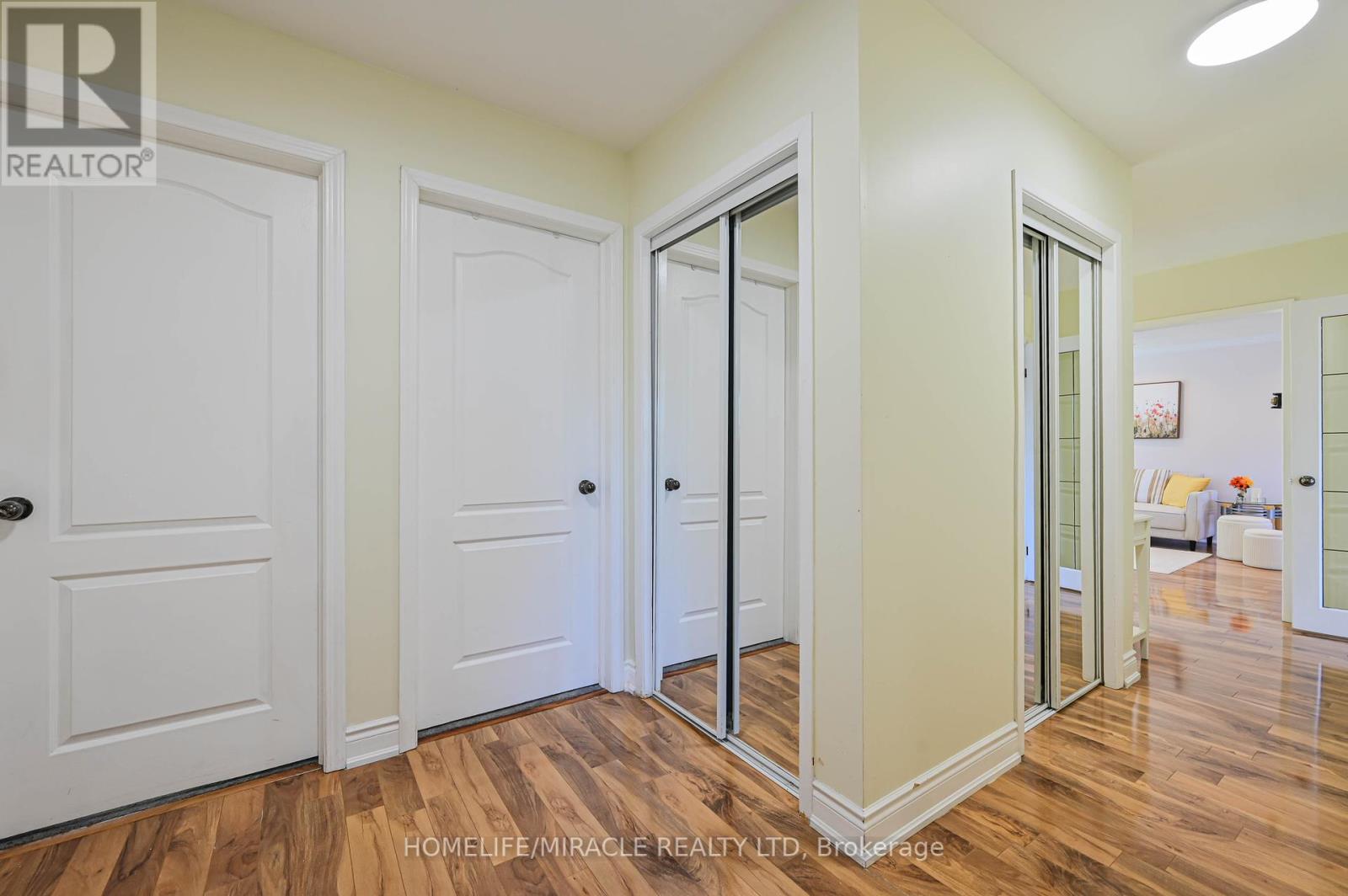 Photo 32 of 3273 Strabane Drive, Mississauga ON