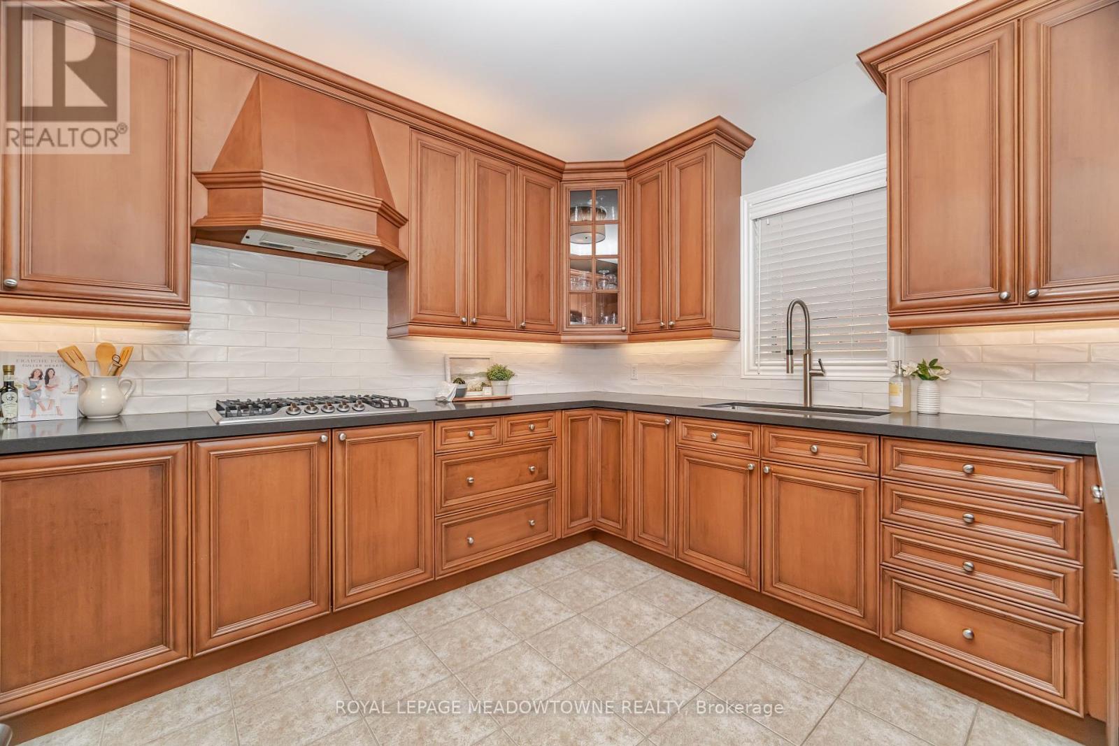 Photo 18 of 6756 Early Settler Row, Mississauga ON