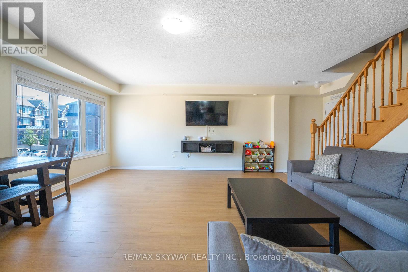 Photo 7 of 10 200 Veterans Drive, Brampton ON