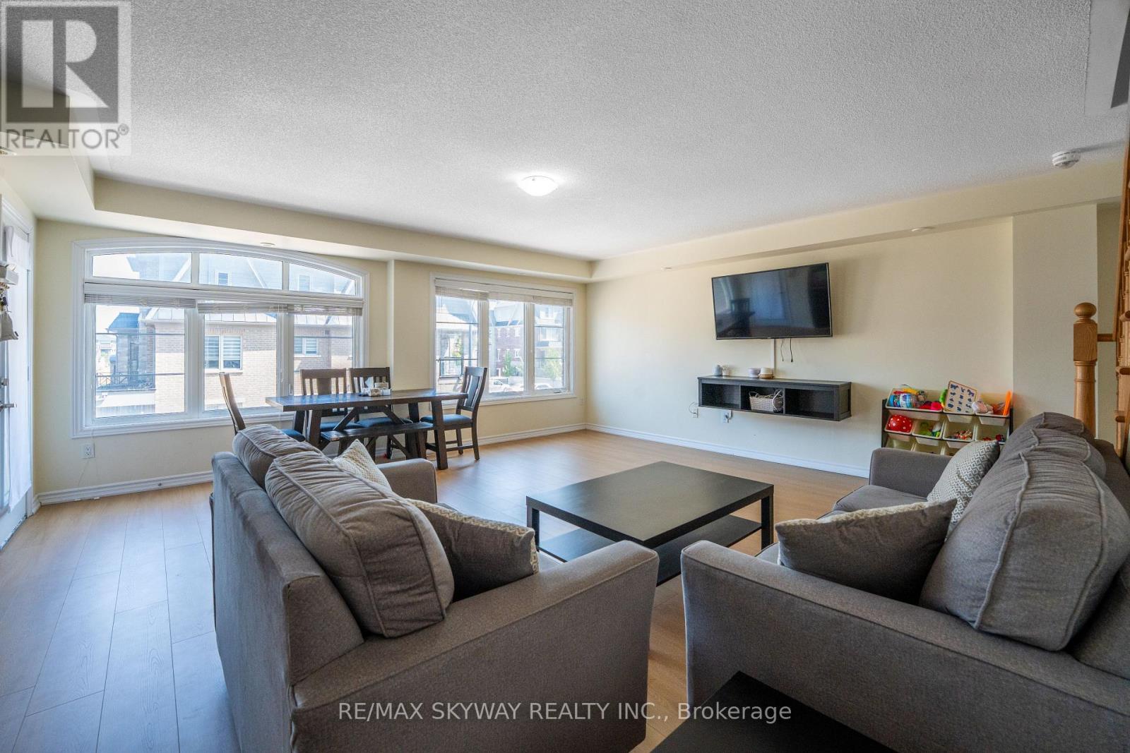 Photo 8 of 10 200 Veterans Drive, Brampton ON