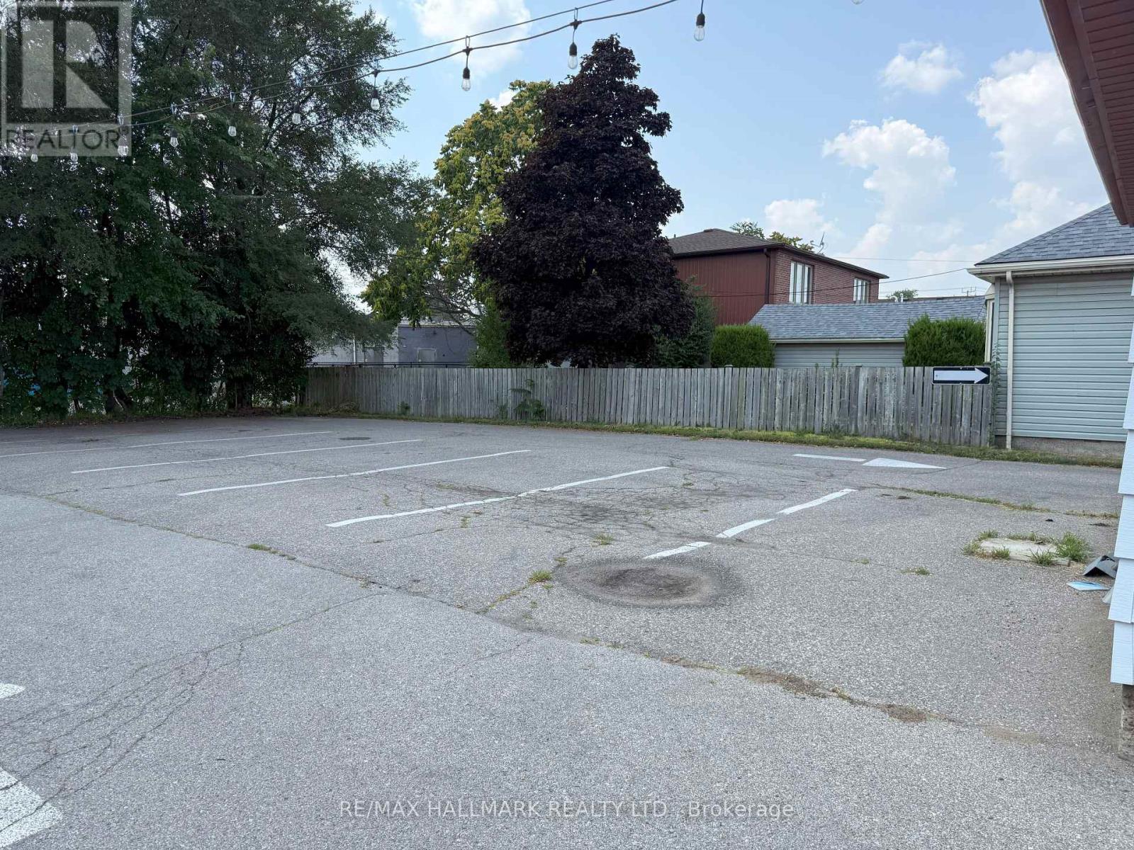 Photo 14 of 22 Charing Cross Street, Brantford ON
