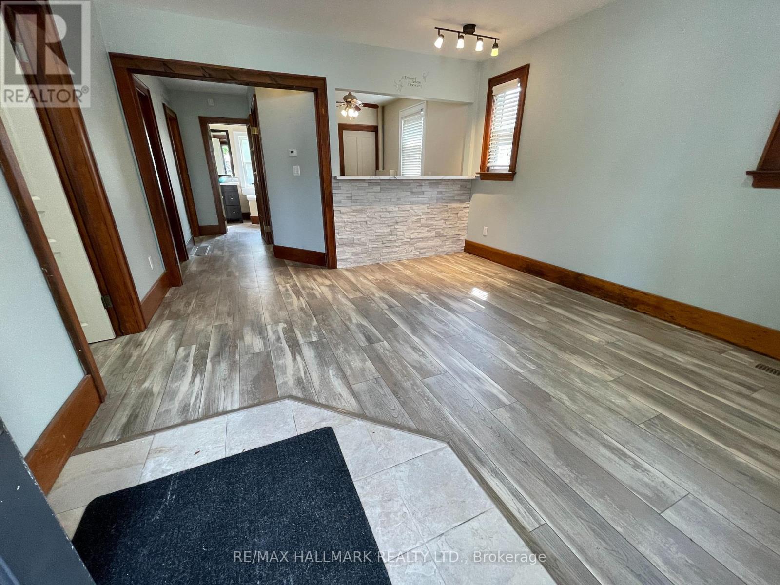 Photo 2 of 22 Charing Cross Street, Brantford ON