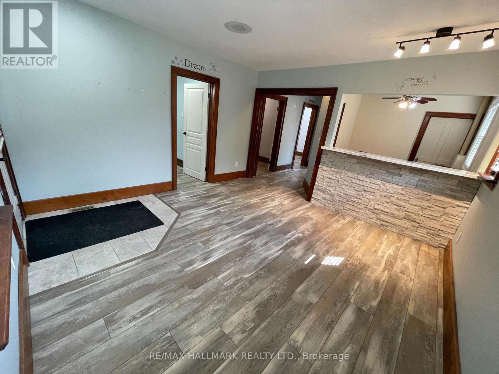 Photo 3 of 22 Charing Cross Street, Brantford ON