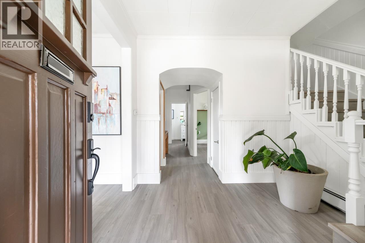 Photo 2 of 801 London Street, New Westminster BC