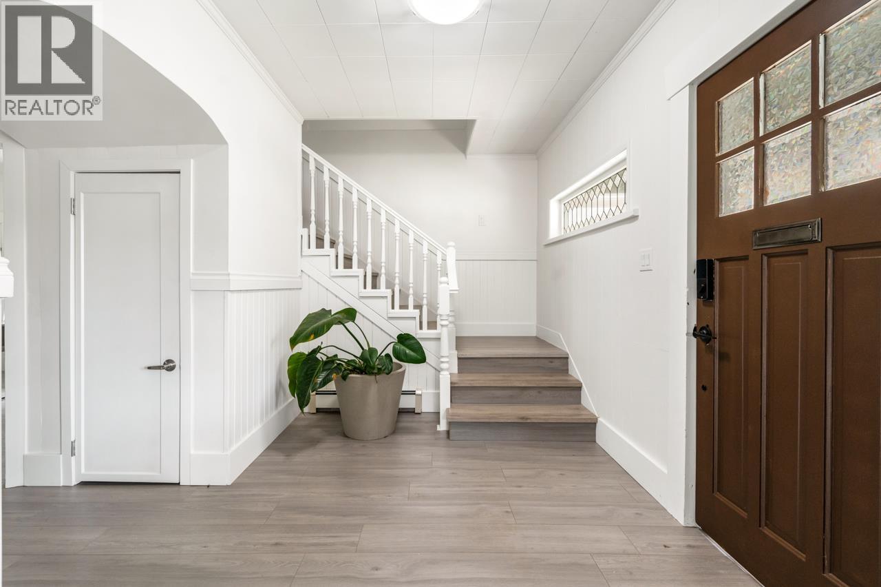Photo 3 of 801 London Street, New Westminster BC
