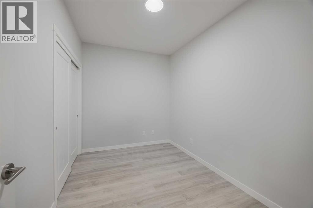 Single Family House for Sale in   Shawnee Square SW Shawnee Slopes Calgary 