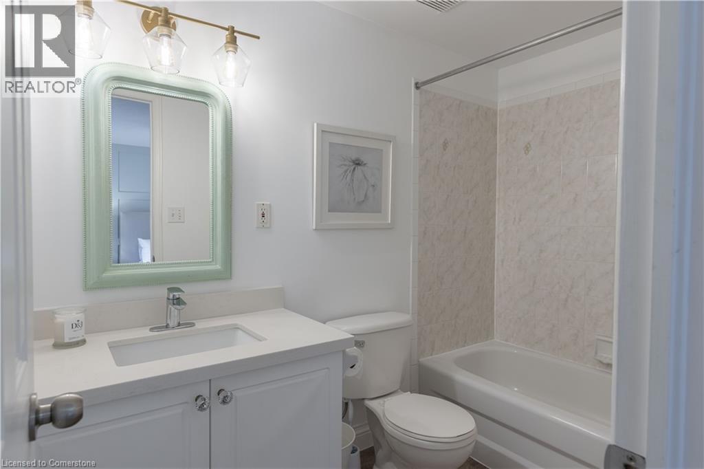 Photo 14 of 65 Fairwood Place W, Burlington ON