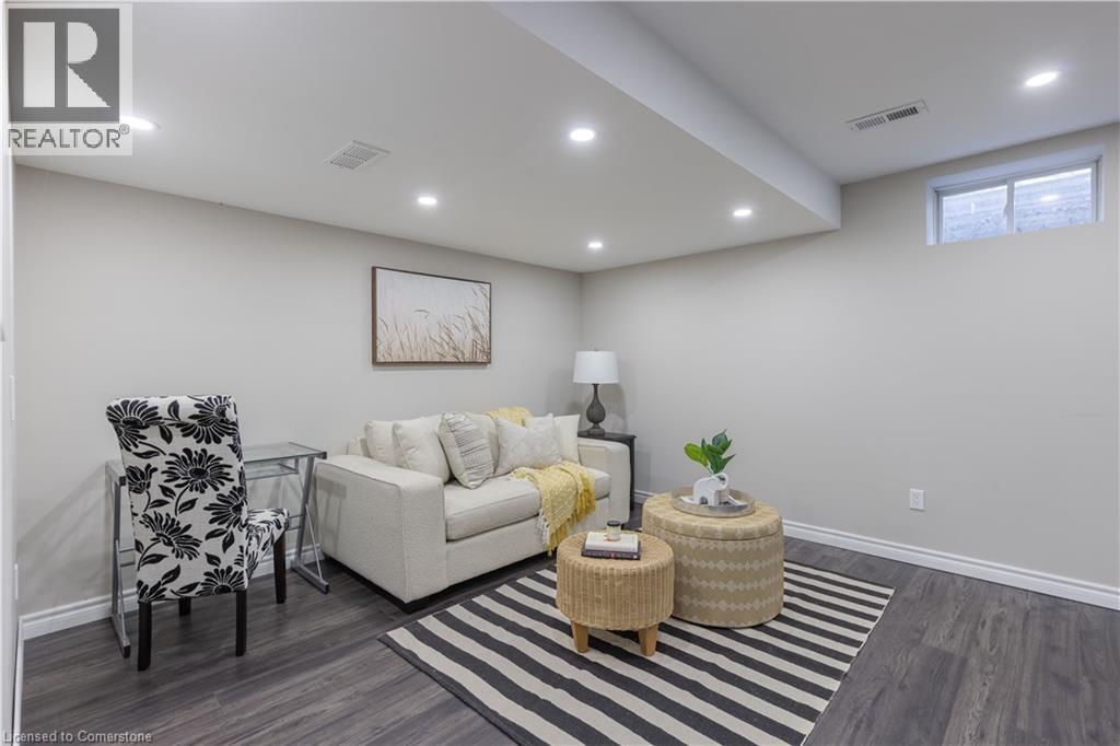 Photo 19 of 65 Fairwood Place W, Burlington ON