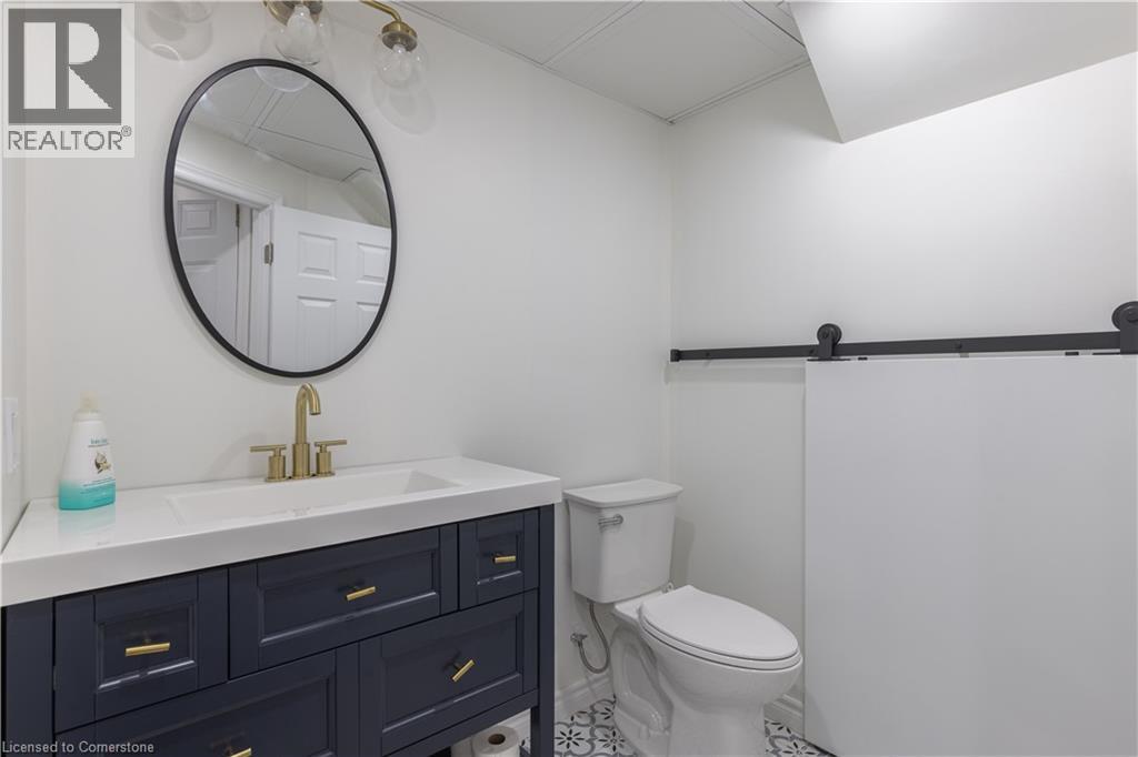 Photo 21 of 65 Fairwood Place W, Burlington ON