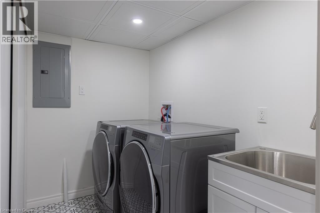 Photo 22 of 65 Fairwood Place W, Burlington ON