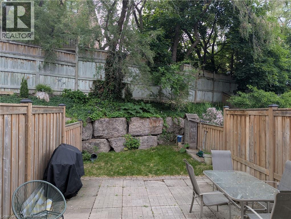 Photo 23 of 65 Fairwood Place W, Burlington ON