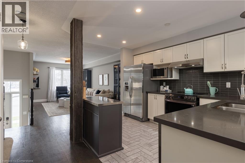 Photo 8 of 65 Fairwood Place W, Burlington ON
