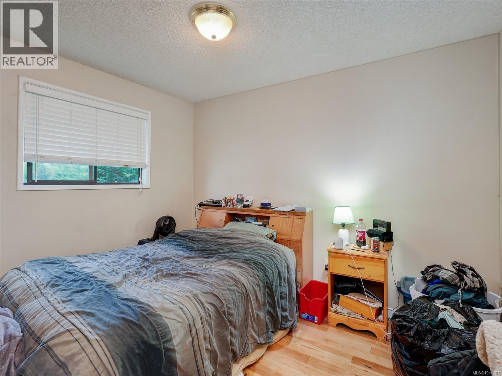 Photo 14 of 1544 Granada Cres, Saanich BC
