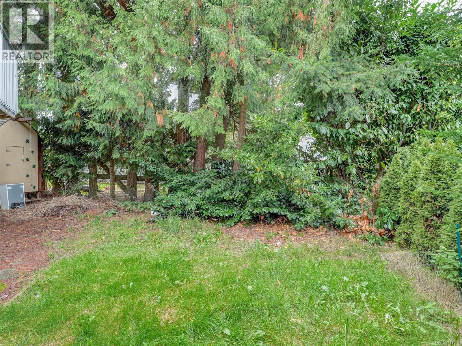Photo 19 of 1544 Granada Cres, Saanich BC