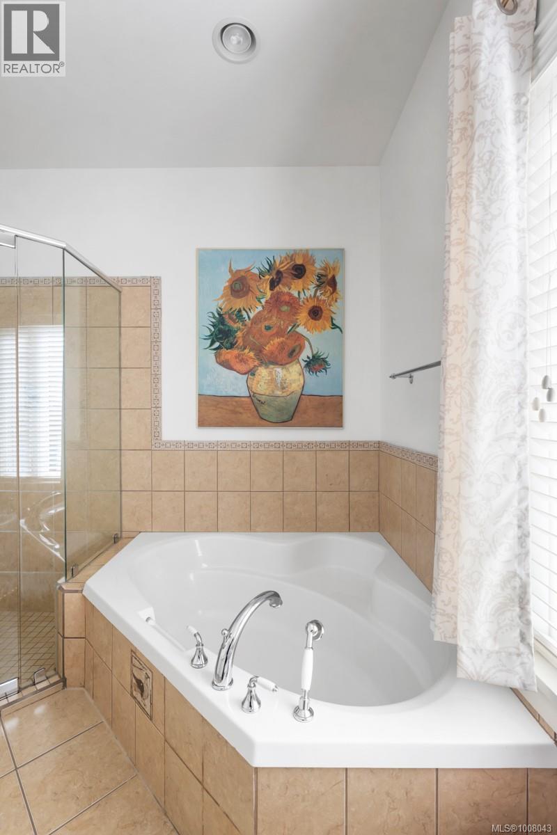 Photo 20 of 1597 Hampshire Rd, Oak Bay BC