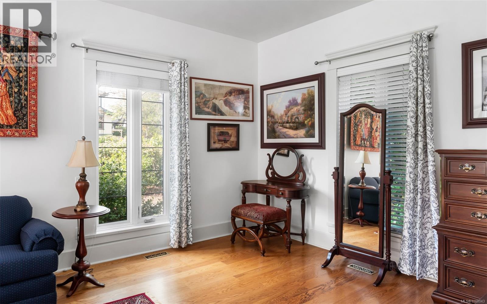 Photo 17 of 1597 Hampshire Rd, Oak Bay BC
