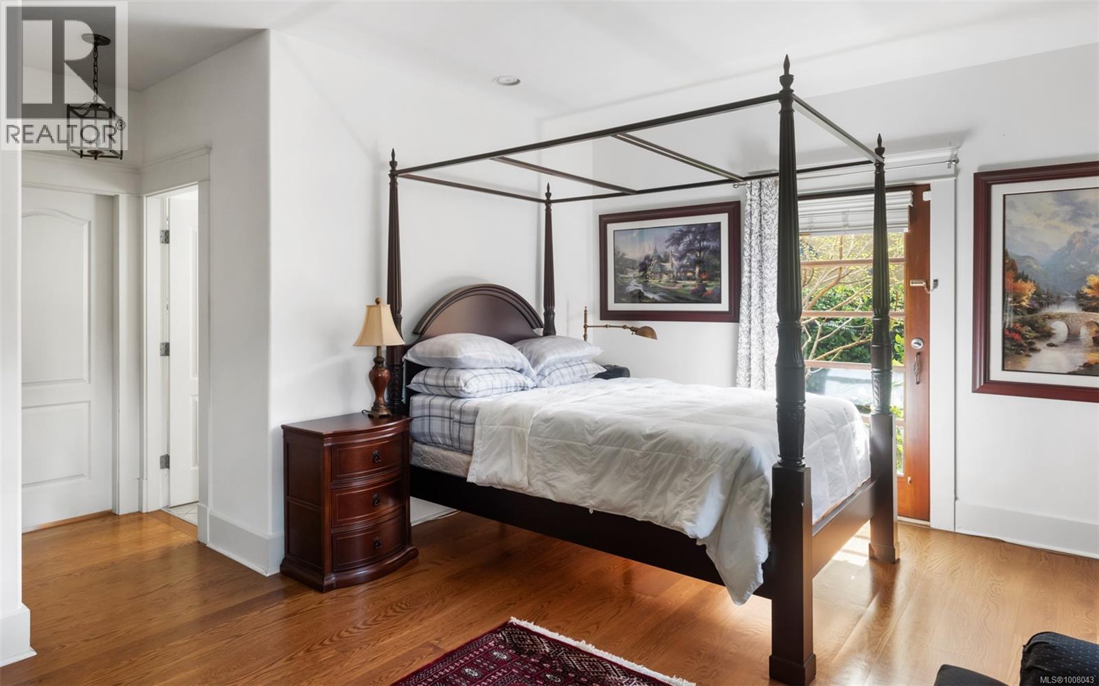 Photo 18 of 1597 Hampshire Rd, Oak Bay BC