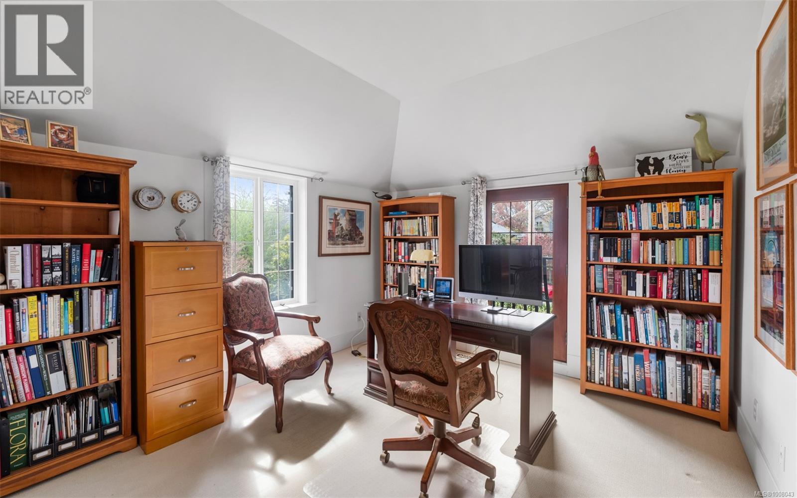 Photo 27 of 1597 Hampshire Rd, Oak Bay BC