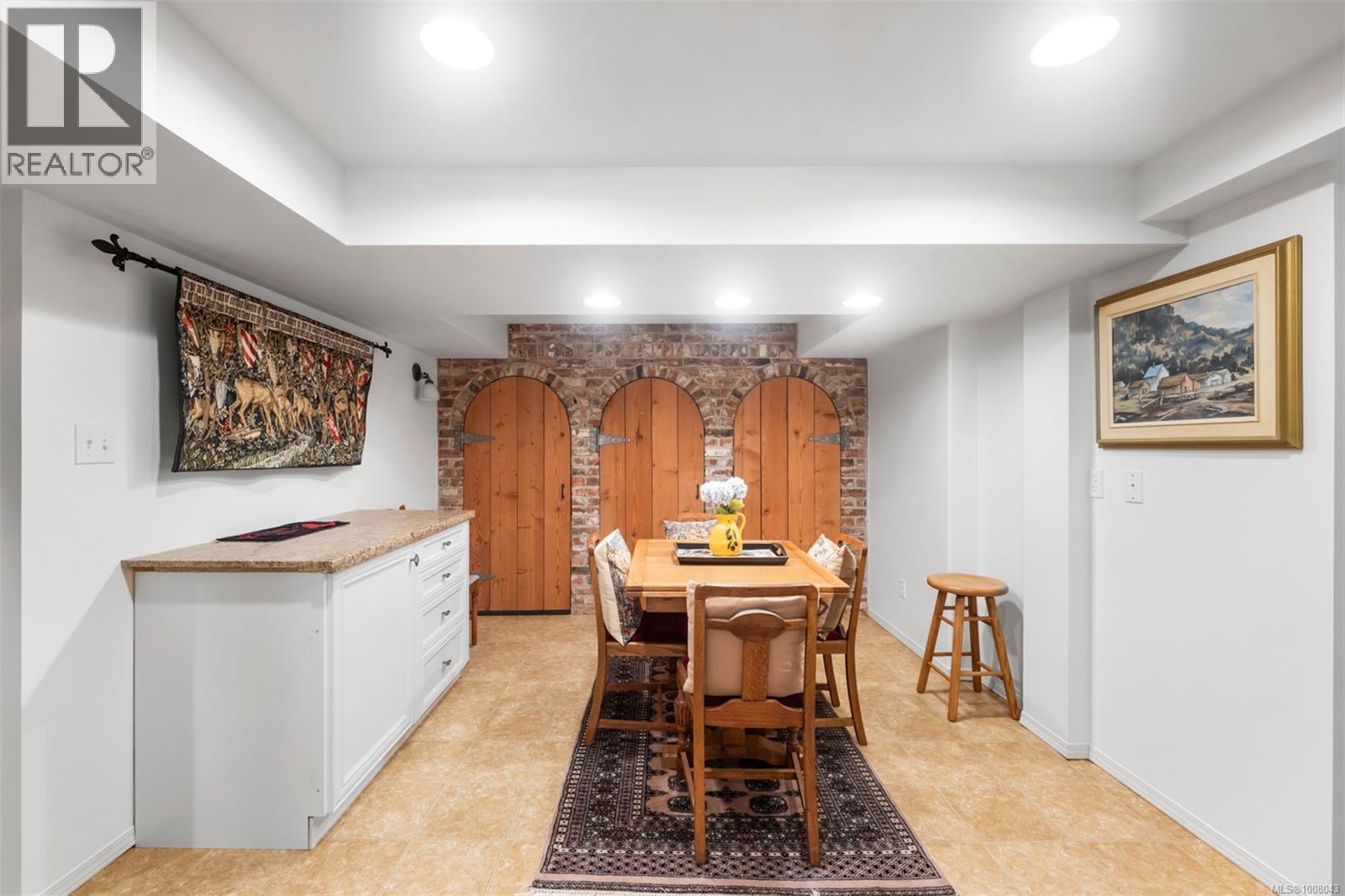 Photo 33 of 1597 Hampshire Rd, Oak Bay BC