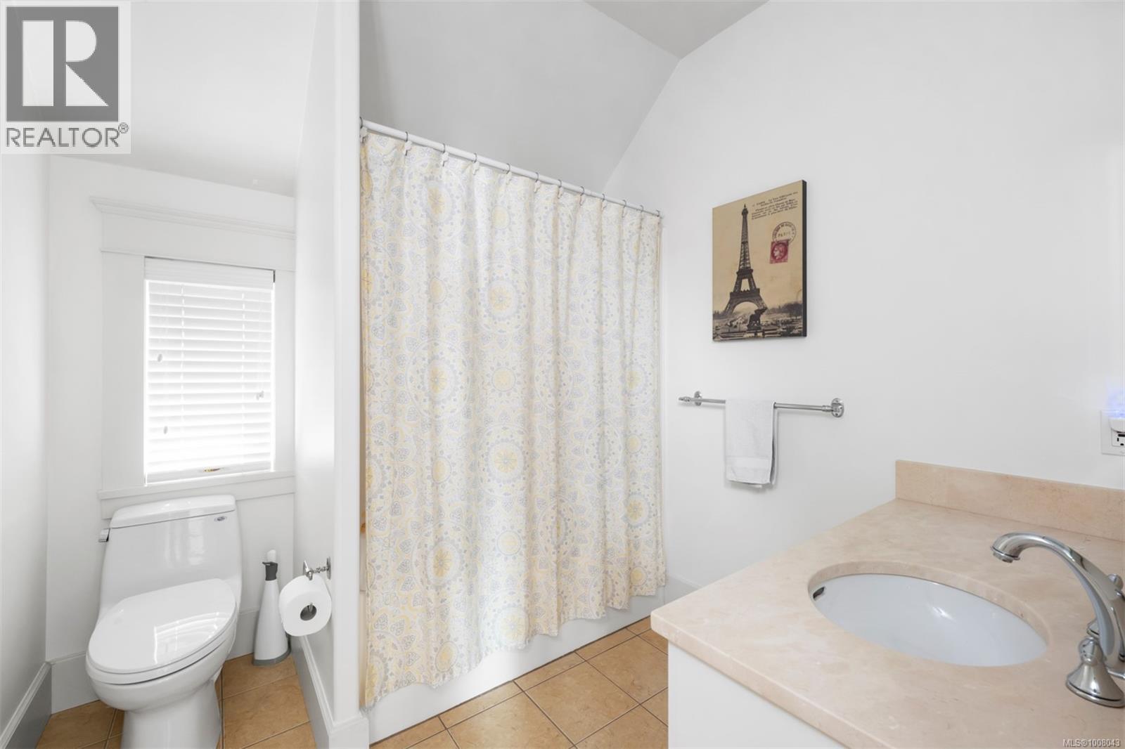 Photo 30 of 1597 Hampshire Rd, Oak Bay BC