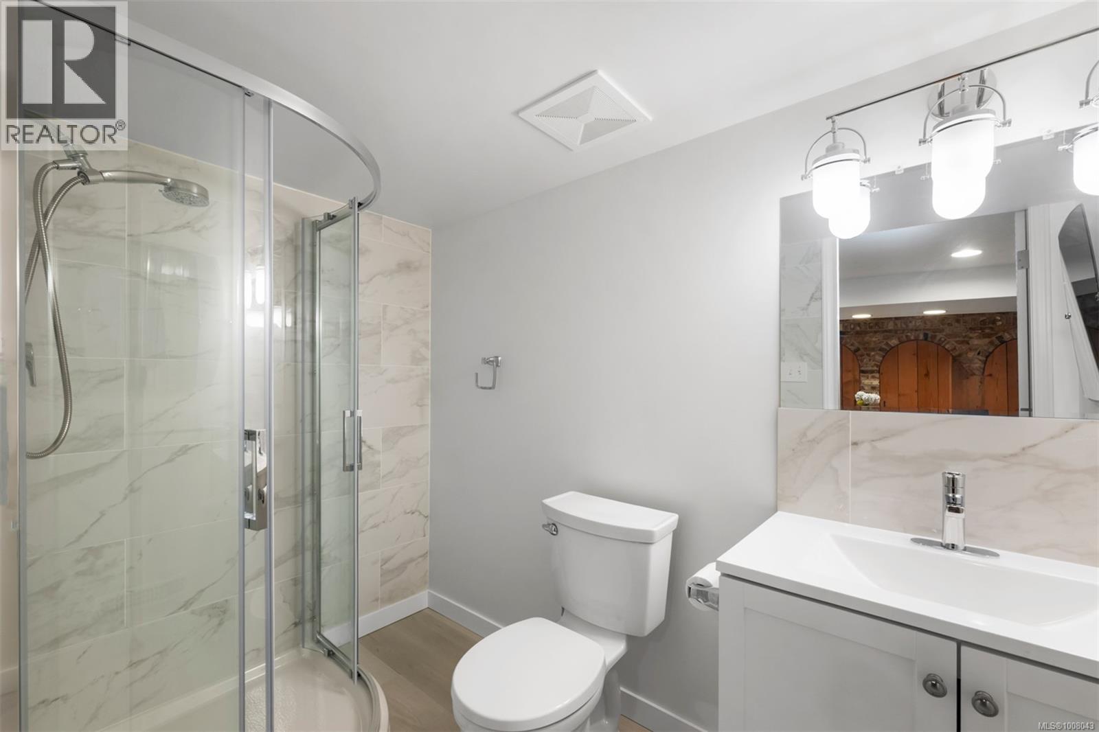 Photo 35 of 1597 Hampshire Rd, Oak Bay BC