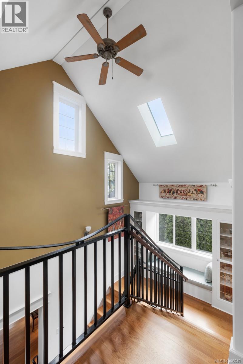 Photo 24 of 1597 Hampshire Rd, Oak Bay BC