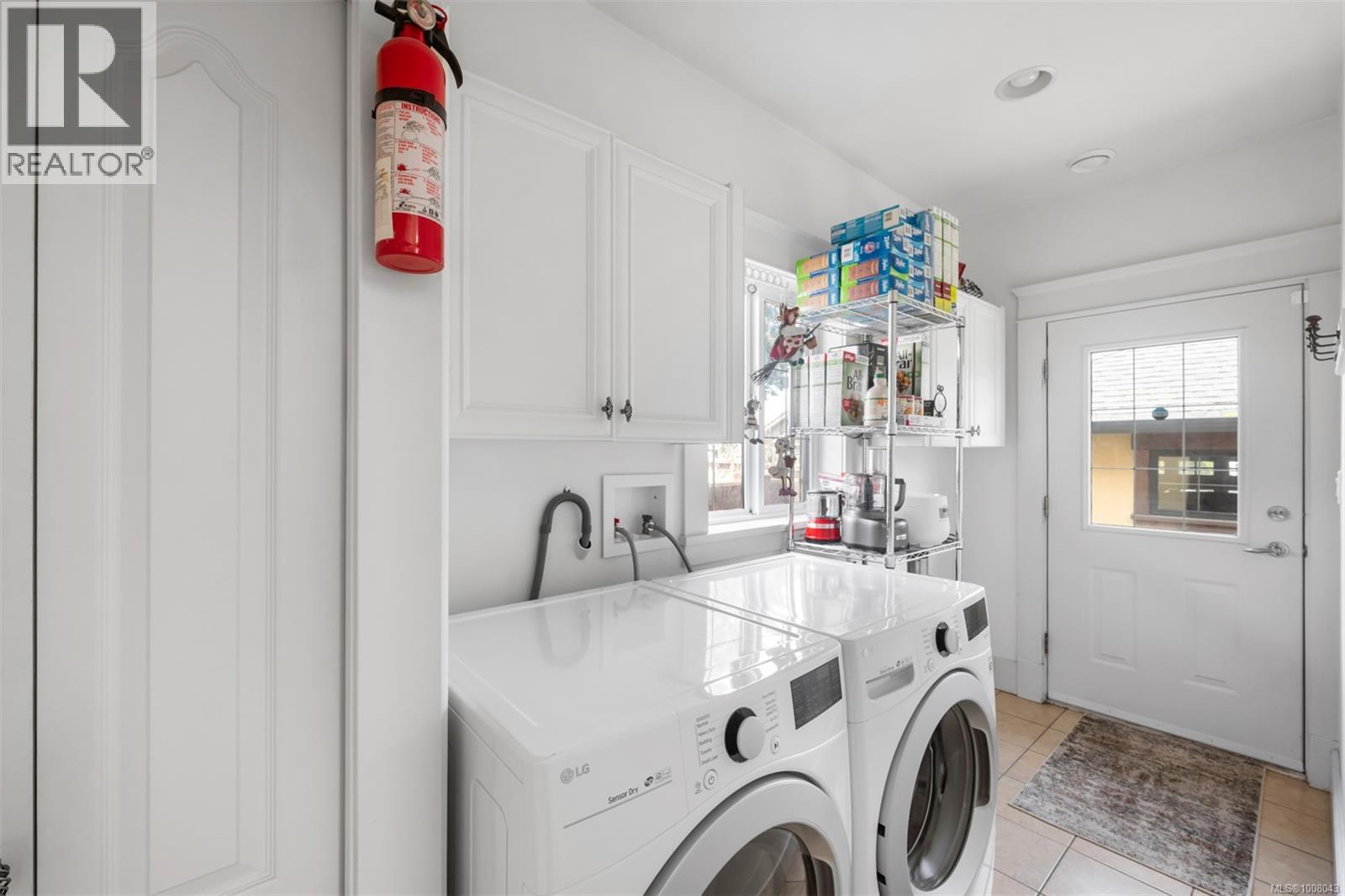Photo 36 of 1597 Hampshire Rd, Oak Bay BC