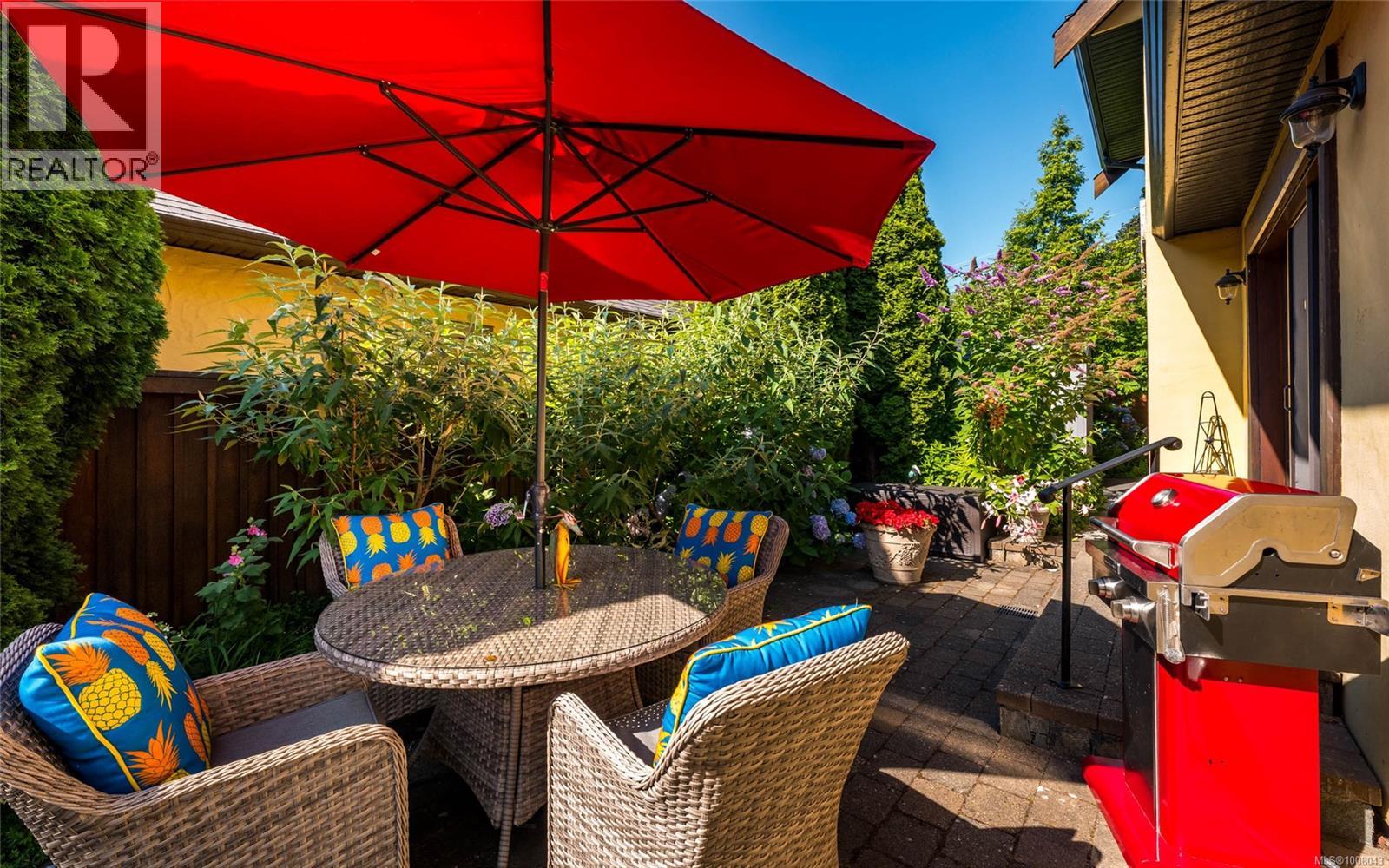 Photo 42 of 1597 Hampshire Rd, Oak Bay BC